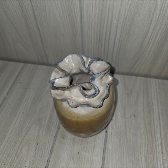 Vtg Hand Turned Studio Art Ruffle Top 7" Handmade Flower Vase Artist Signature - Picture 2 of 6